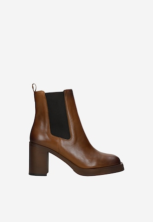 Hnědé kožené šněrovací boty na podpatku