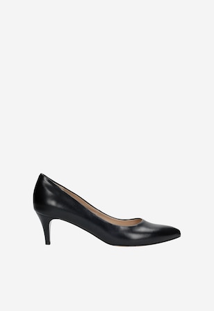 Women's black classic pumps made of smooth leather