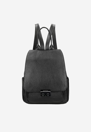 Czarny plecak damski z ciemnymi metalowymi elementami