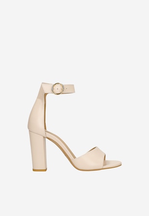 Beżowe skórzane sandały na wysokim słupku