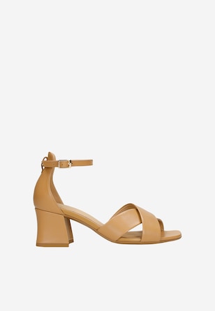 Beżowe sandały damskie na obcasie