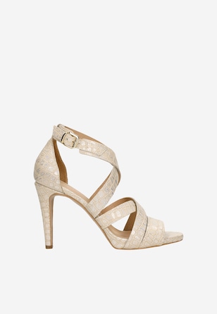 Oryginalne beżowe sandały na szpilce ze srebrnymi przetarciami