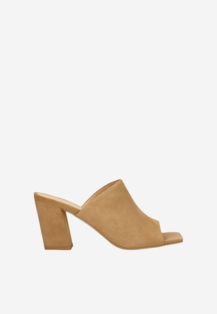 Brązowe klapki na obcasie