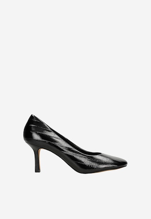 Czółenka damskie z lakierowanej skóry z ozdobnymi przeszyciami