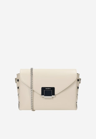 Béžová kožená dámska kabelka so striebornými kovaniami