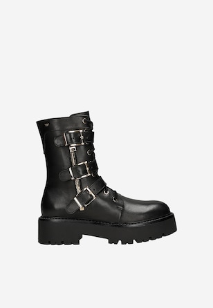 Černé kotníkové boty z pravé kůže s kovovými přezkami a masivní podrážkou