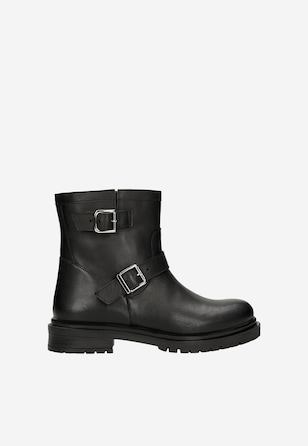 Čierne kotníkové topánky v biker štýle so striebornými prackami