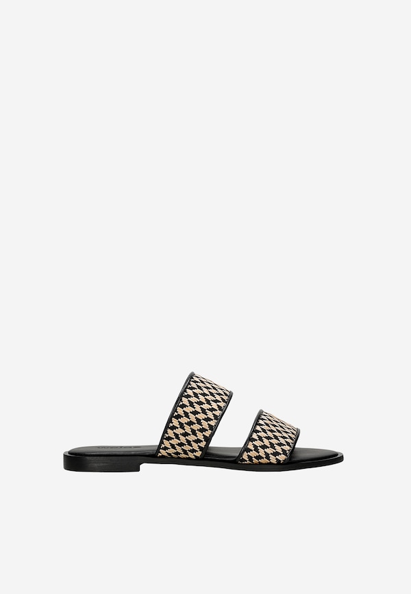 Czarno-beżowe klapki damskie ze skóry licowej z plecionką z raffii