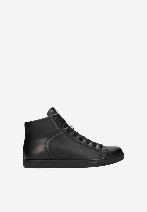 Czarne trampki męskie z ozdobnymi tłoczonymi elementami