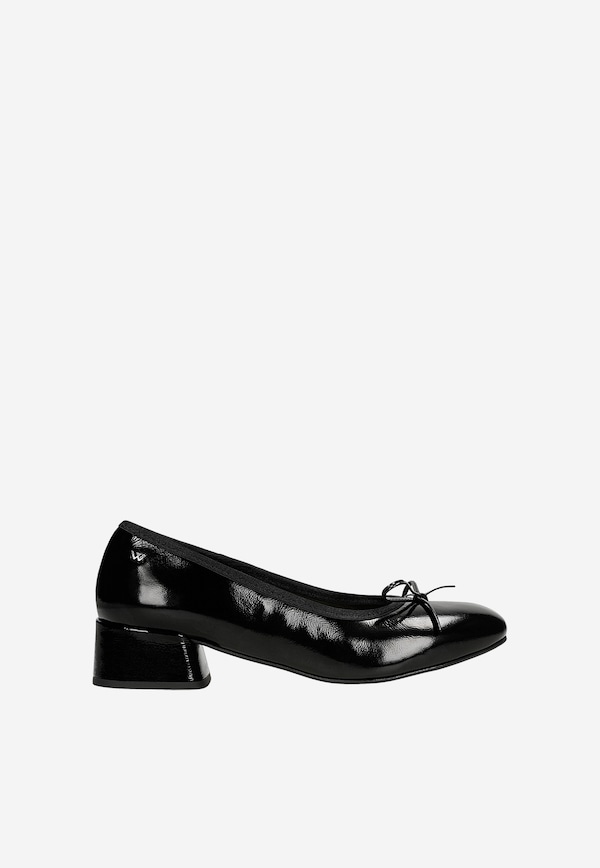 Czarne lakierowane czółenka damskie na szerokim obcasie