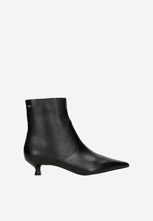 Elegantné dámske kožené kotníkové topánky na nízkom podpätku