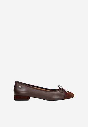 Bordové balerínky na podpätku s kontrastnou špičkou zo zamše