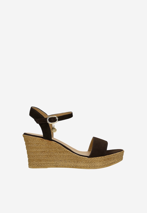 Czekoladowe sandały na koturnie