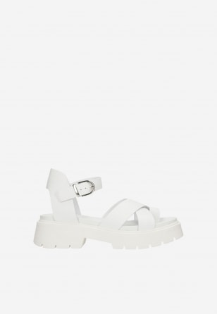 Vlna komplimentov sa valí a s ňou aj biele letné sandále 76074-59