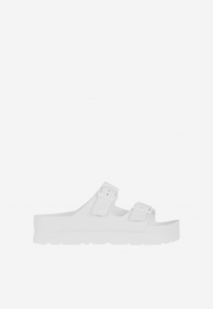 Moderní bílé pantofle dámské s výraznými přezkami WJS71043-99