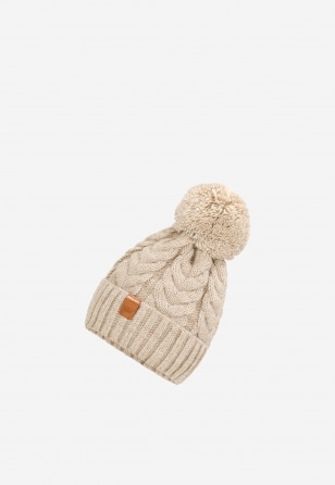 Hrejivé béžové dámske čiapky sú perfektný zimný doplnok 96013-14