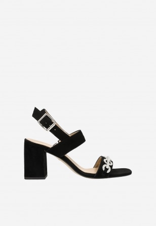 Čierne dámske sandále s ozdobnou striebornou sponou