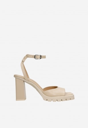 Béžové dámske sandále na leto so zaujímavým opätkom