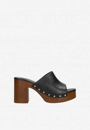 Czarne skórzane klapki na słupku i platformie 74171-51