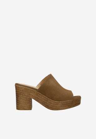 Brązowe masywne klapki na stabilnym słupku 74174-63