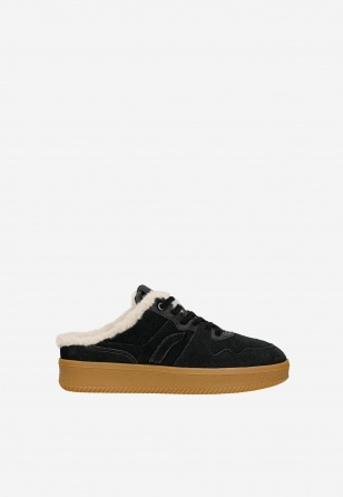 Czarne trampki mule z beżowym futerkiem RELAKS R75503-61
