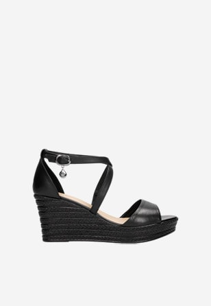 Elegantní černé kožené dámské sandály na klínku 76085-51