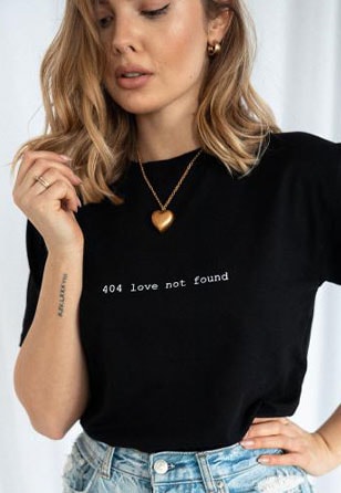 CHIARA czarny t-shirt z napisem love not found K200005-11